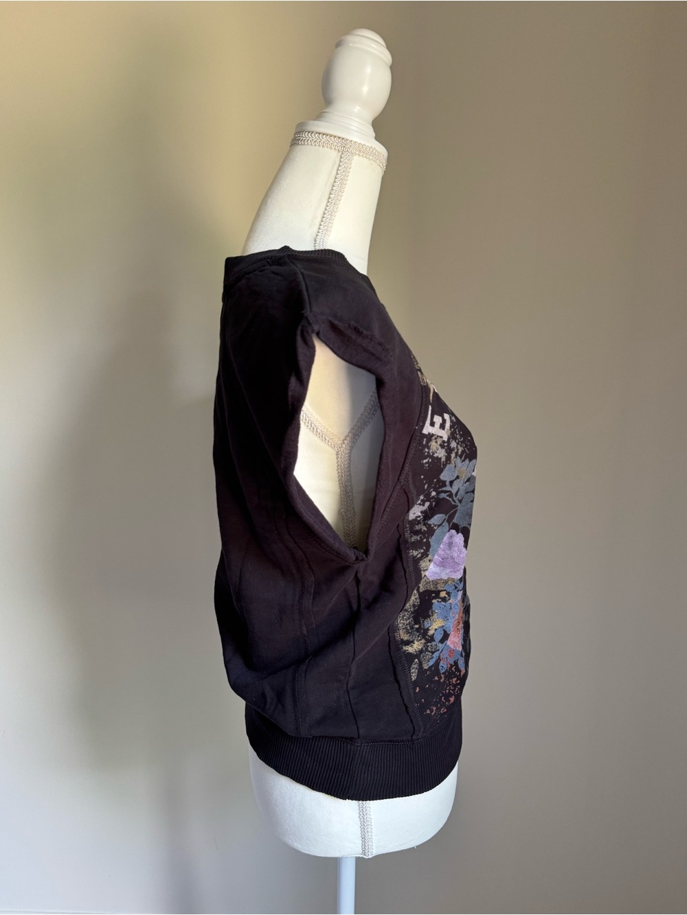 ANTHROPOLOGIE PILCRO Black Pullover Muscle Sweatshirt Top Sz XS "Endless Heart" - Picture 6 of 12